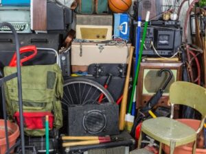 difference between decluttering and downsizing